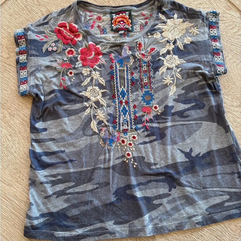 Johnny Was Floral Embroidered Camo Top Tee - Picture 4 of 11